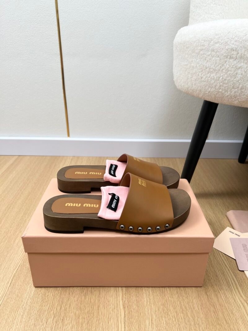 Zuecos de piel Miu Miu
