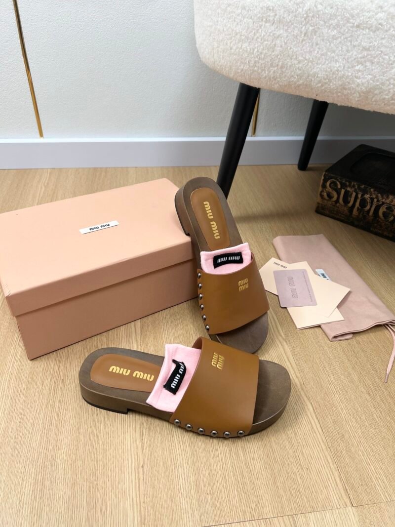 Zuecos de piel Miu Miu - Imagen 2