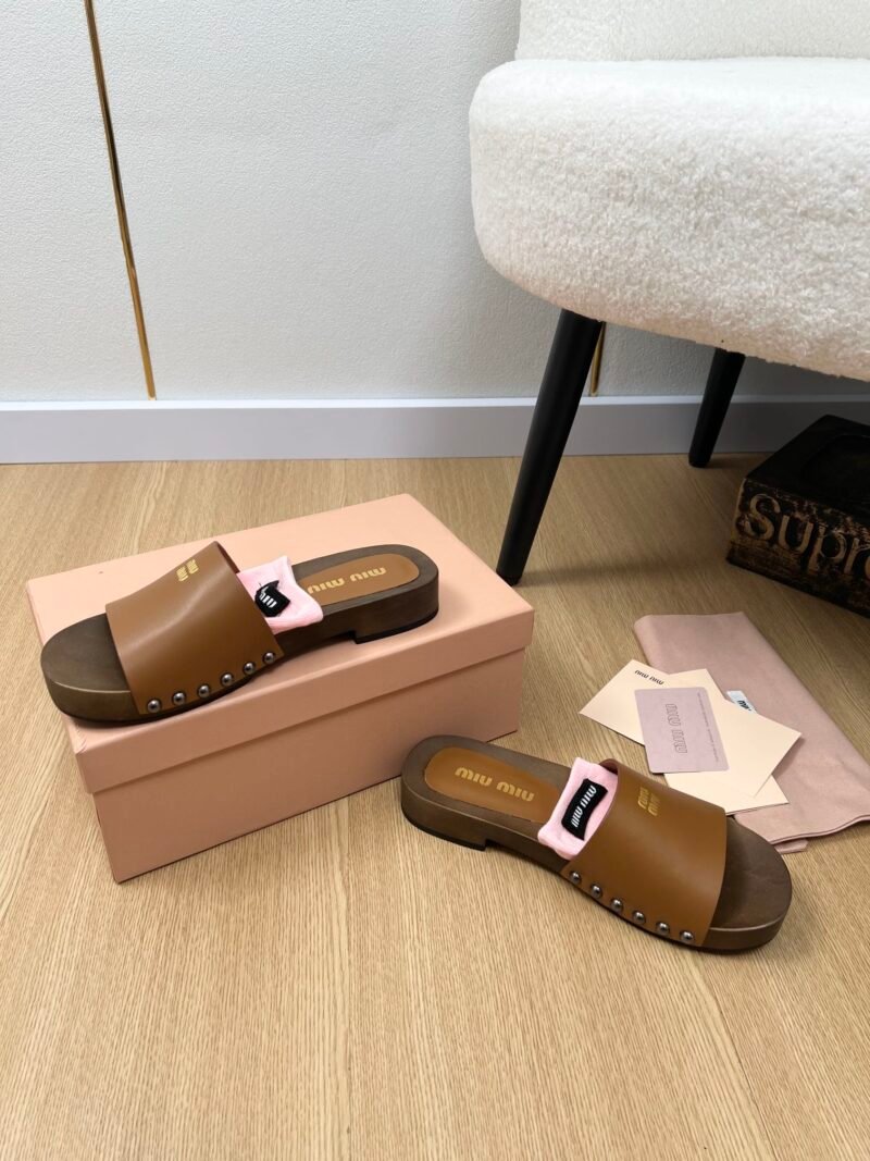 Zuecos de piel Miu Miu - Imagen 7