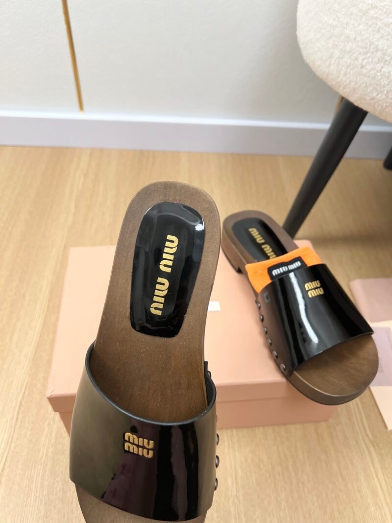 Zuecos de piel Miu Miu - Imagen 4