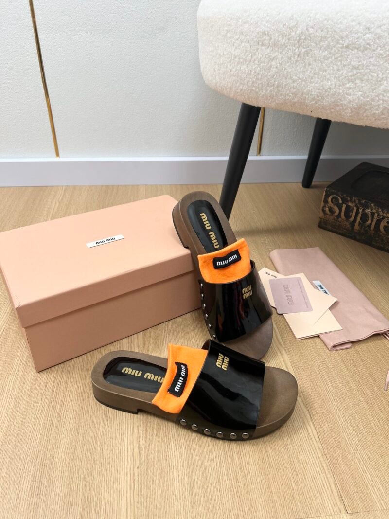 Zuecos de piel Miu Miu - Imagen 3