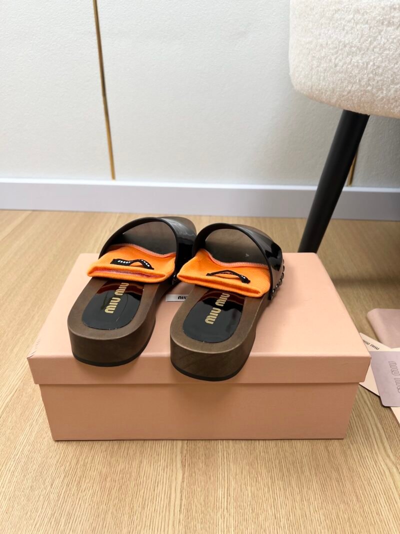 Zuecos de piel Miu Miu - Imagen 8