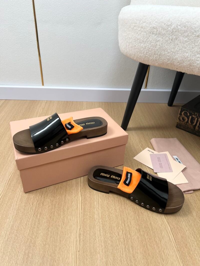 Zuecos de piel Miu Miu - Imagen 7