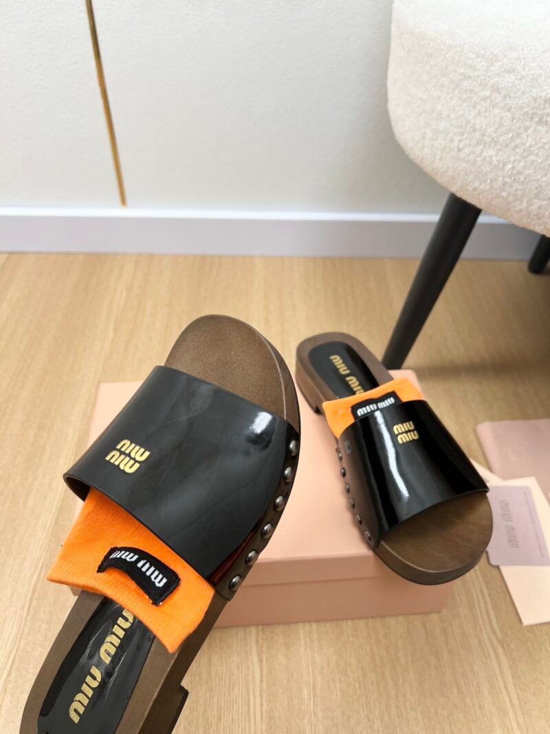 Zuecos de piel Miu Miu - Imagen 5