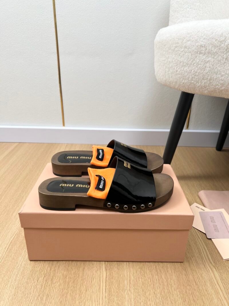 Zuecos de piel Miu Miu