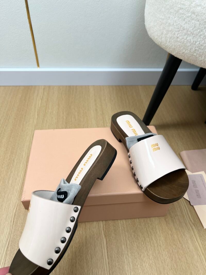 Zuecos de piel Miu Miu - Imagen 6