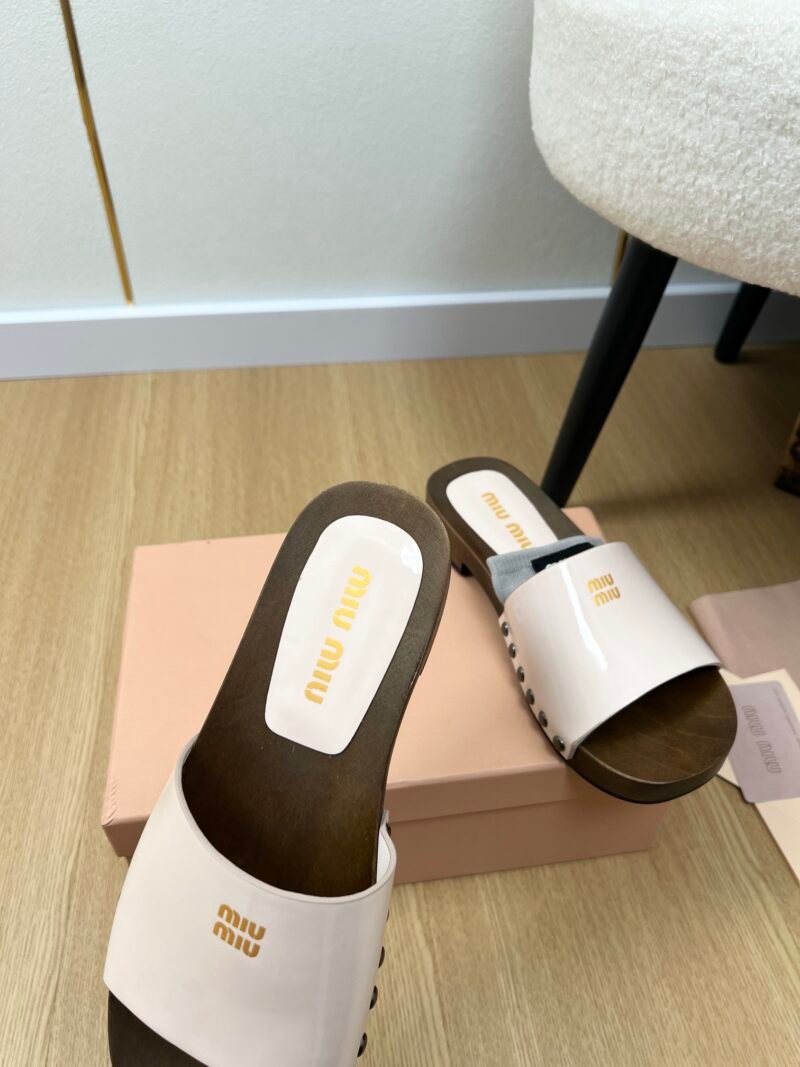 Zuecos de piel Miu Miu - Imagen 5