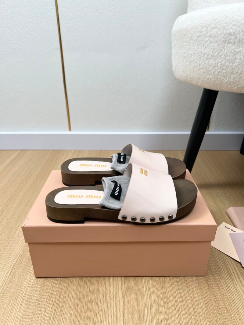 Zuecos de piel Miu Miu