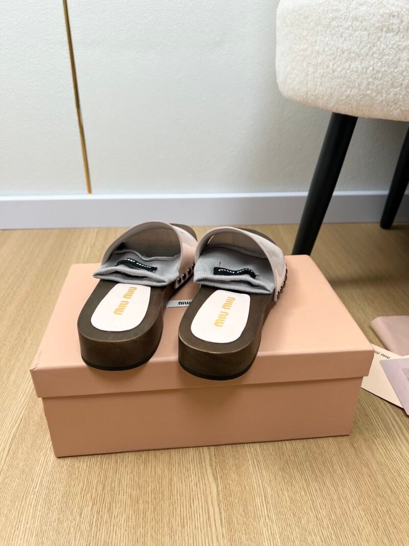 Zuecos de piel Miu Miu - Imagen 8