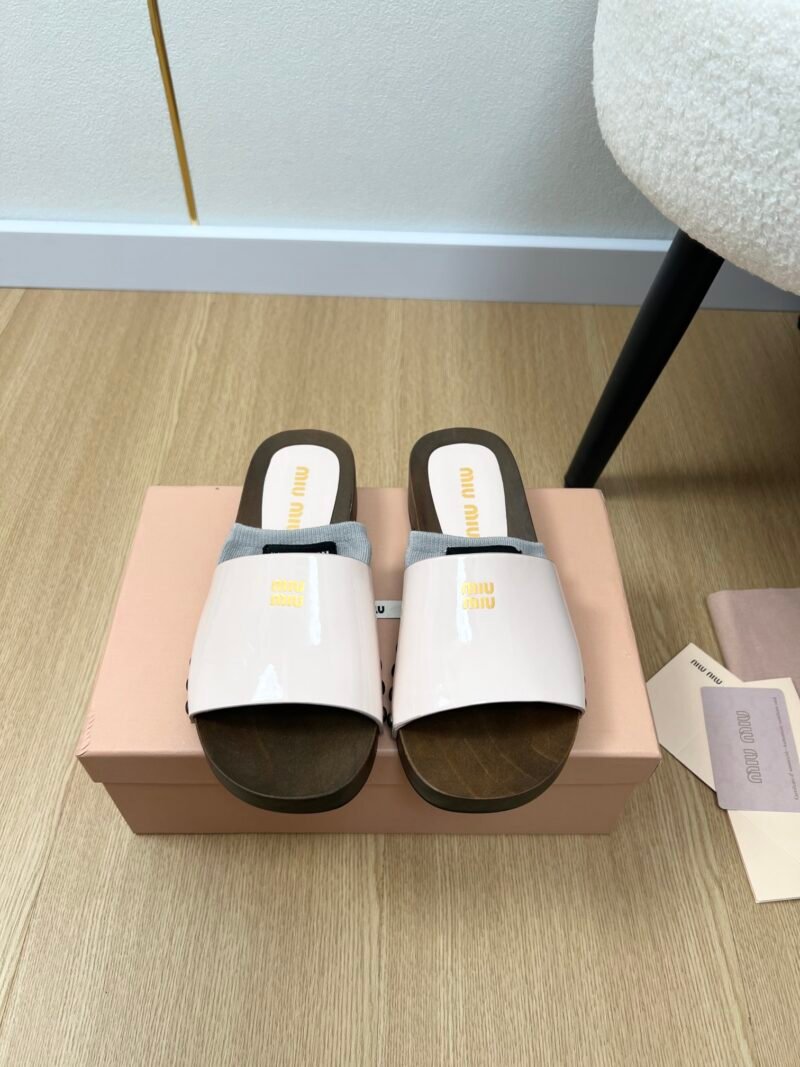 Zuecos de piel Miu Miu - Imagen 4