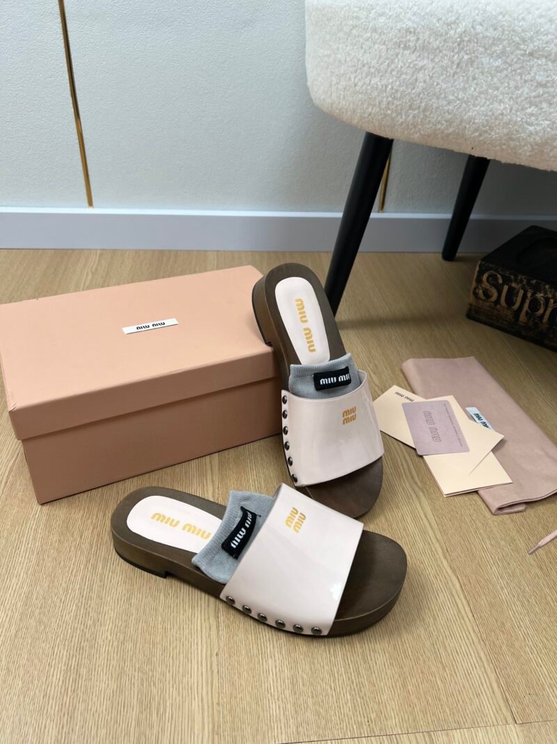Zuecos de piel Miu Miu - Imagen 2