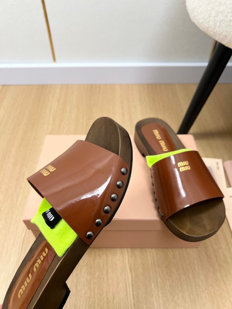 Zuecos de piel Miu Miu - Imagen 7