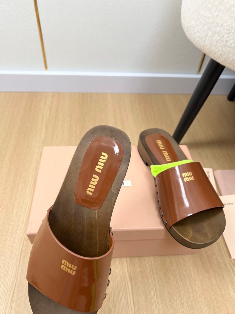 Zuecos de piel Miu Miu - Imagen 5