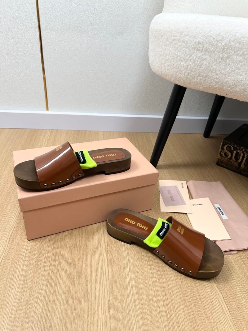 Zuecos de piel Miu Miu - Imagen 3