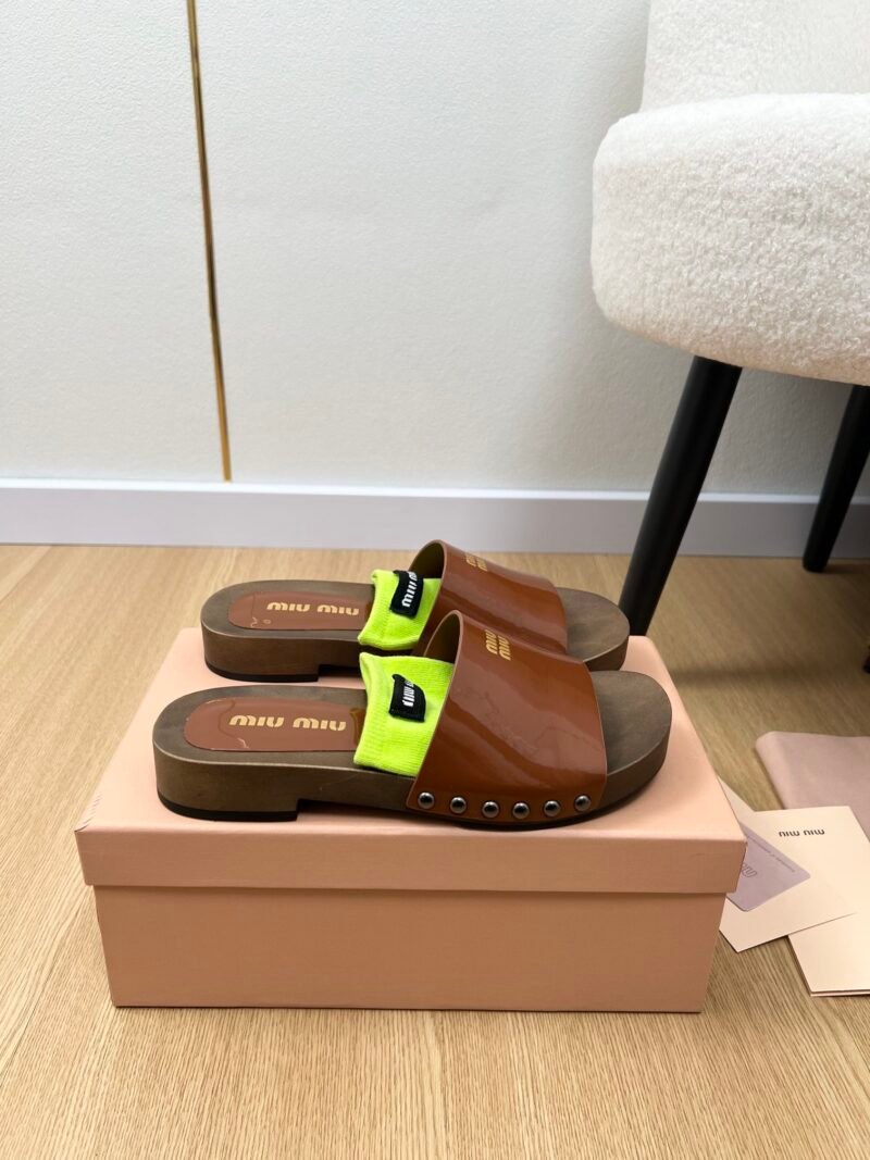Zuecos de piel Miu Miu