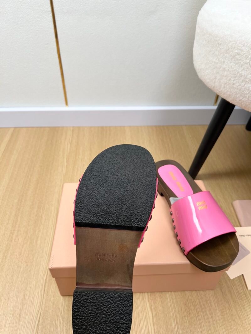 Zuecos de piel Miu Miu - Imagen 9
