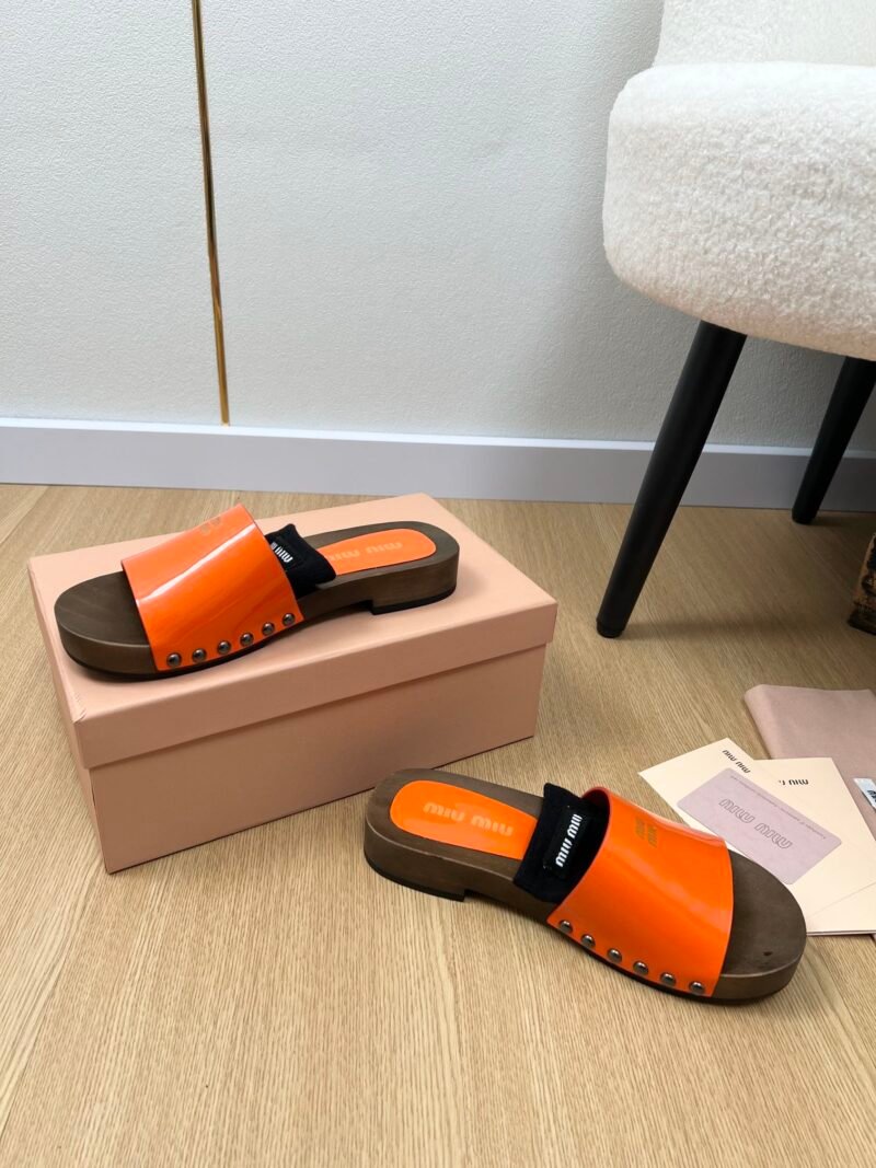 Zuecos de piel Miu Miu - Imagen 6