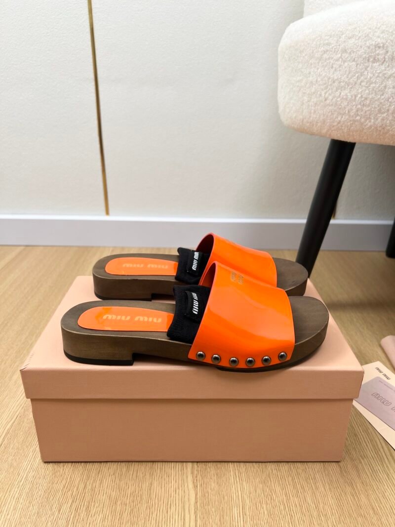 Zuecos de piel Miu Miu