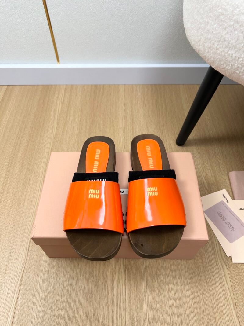 Zuecos de piel Miu Miu - Imagen 2