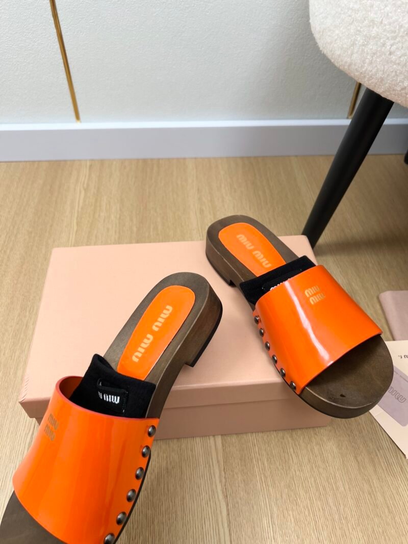 Zuecos de piel Miu Miu - Imagen 4