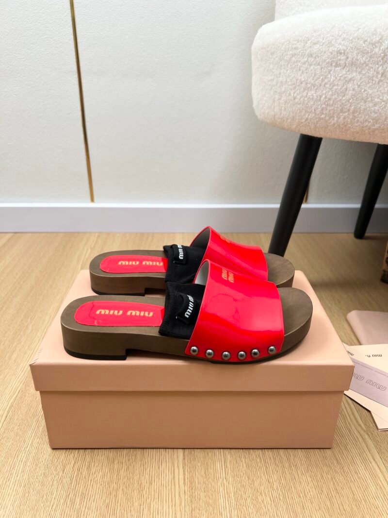Zuecos de piel Miu Miu