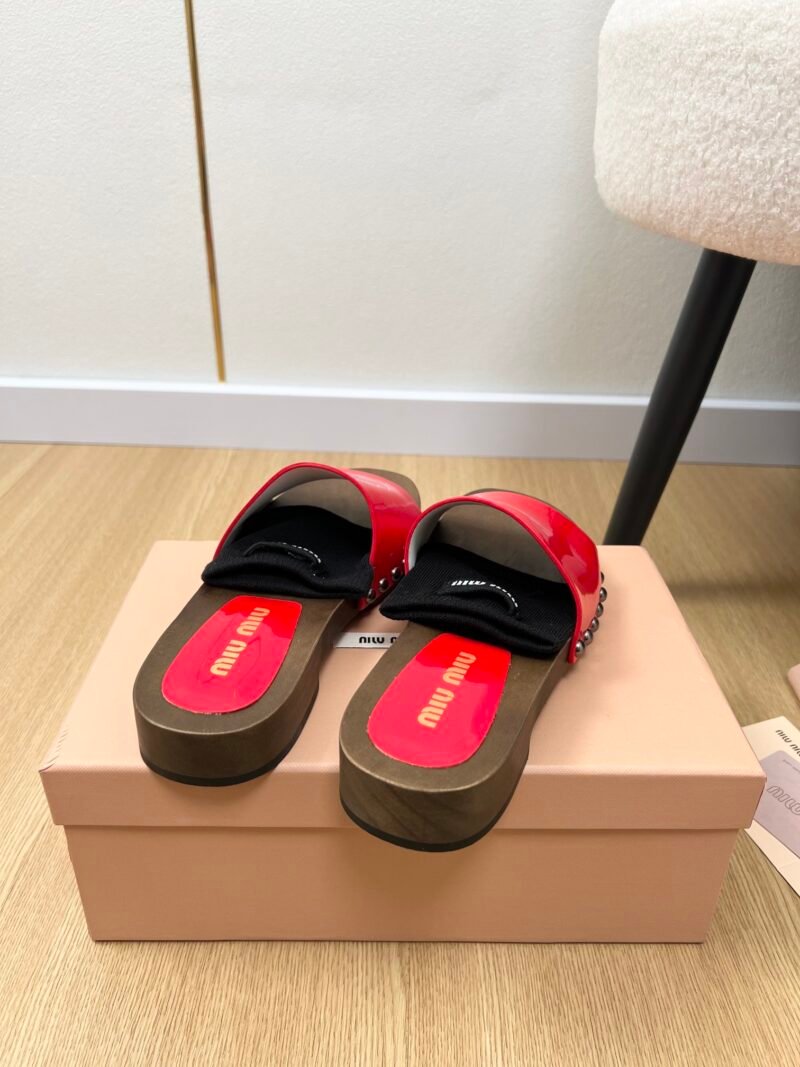 Zuecos de piel Miu Miu - Imagen 9