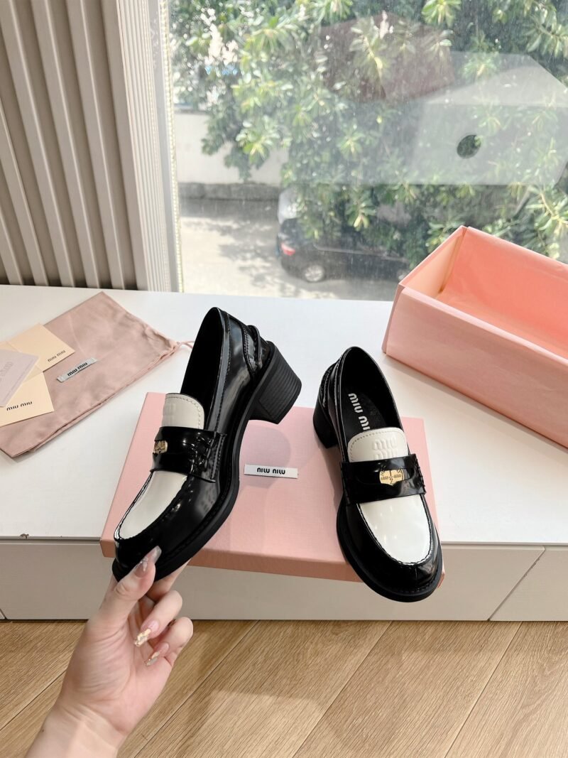 Mocasines de piel Miu Miu - Imagen 2