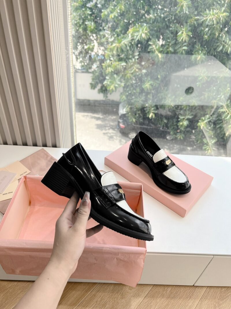 Mocasines de piel Miu Miu - Imagen 3