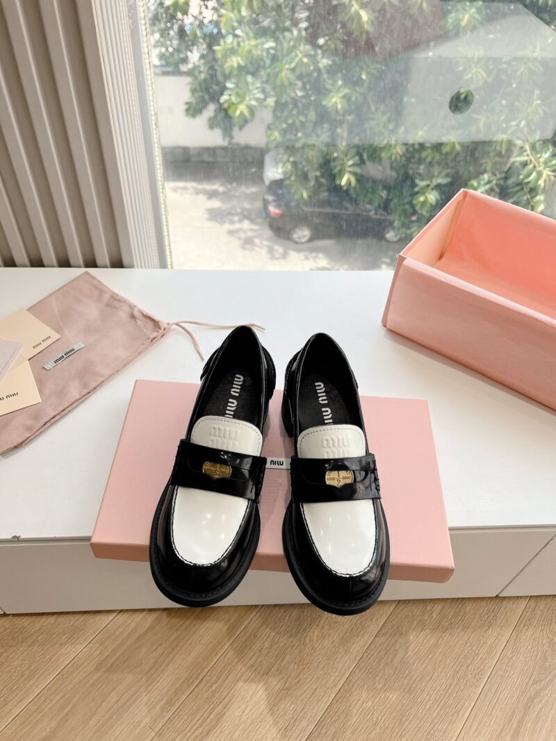 Mocasines de piel Miu Miu - Imagen 6