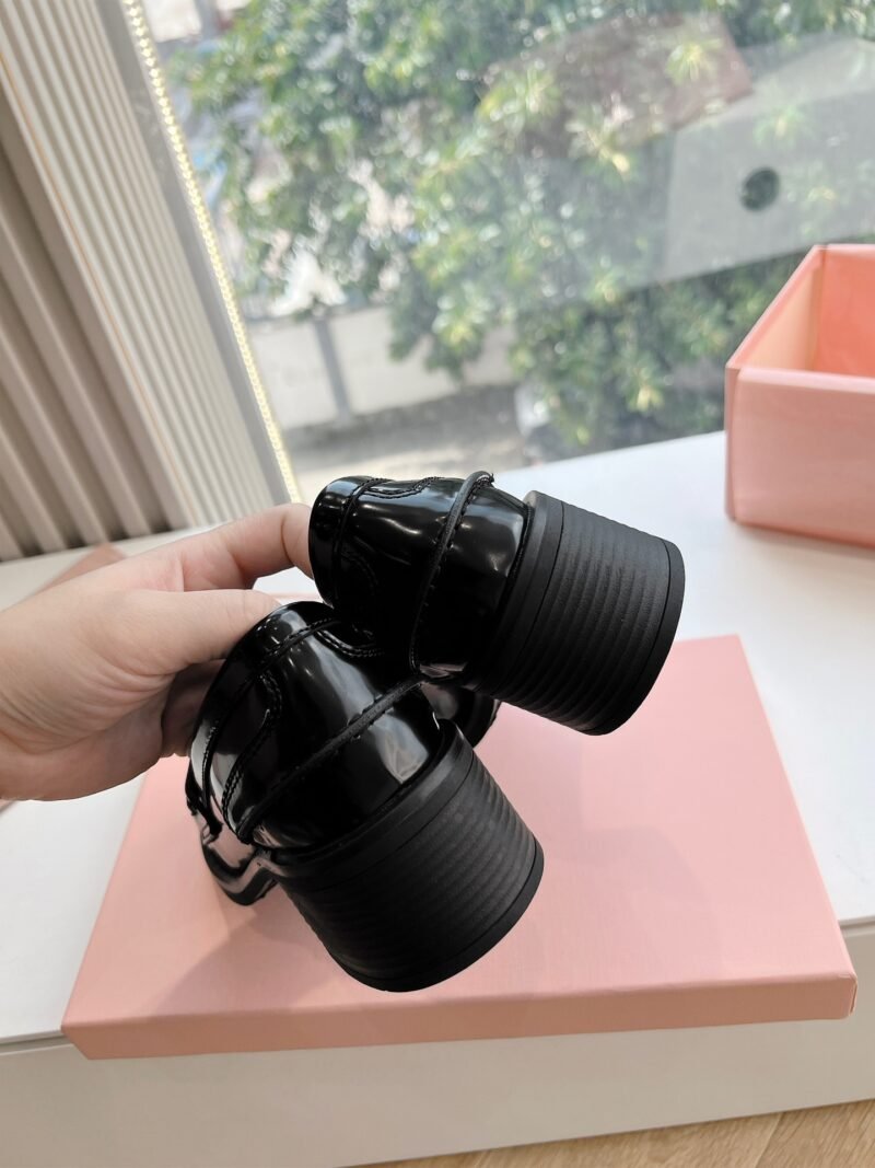 Mocasines de piel Miu Miu - Imagen 9