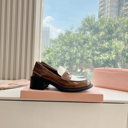 Mocasines de piel Miu Miu