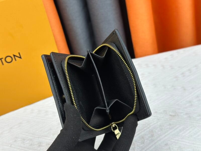 Cartera Clea Louis Vuitton - Imagen 7