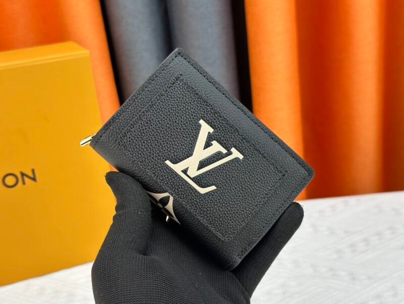 Cartera Clea Louis Vuitton