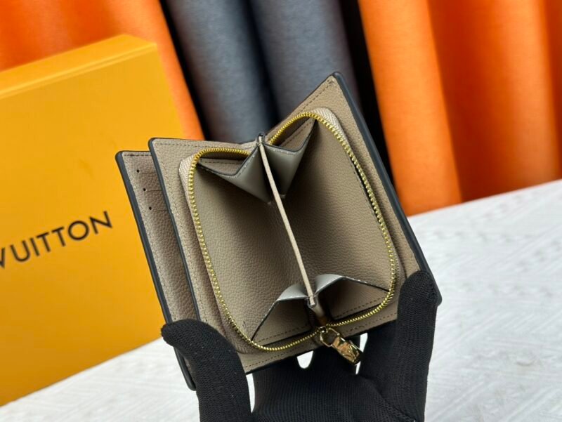 Cartera Clea Louis Vuitton - Imagen 7