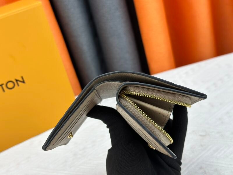 Cartera Clea Louis Vuitton - Imagen 8