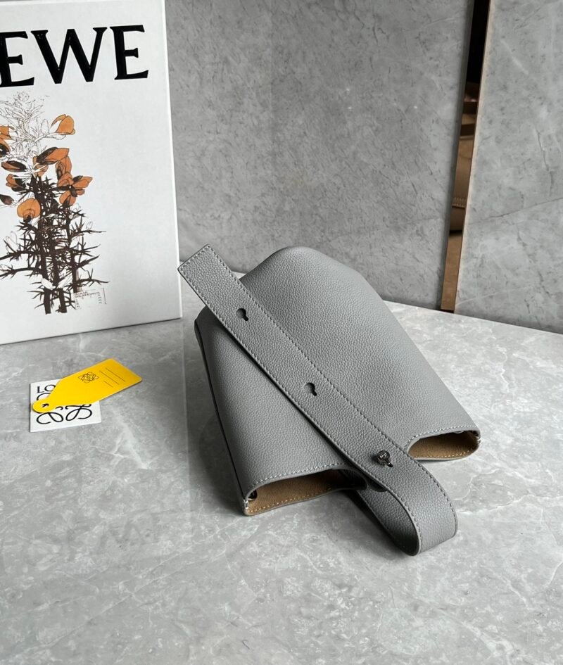 Bolso Pebble Bucket mini Loewe - Imagen 8
