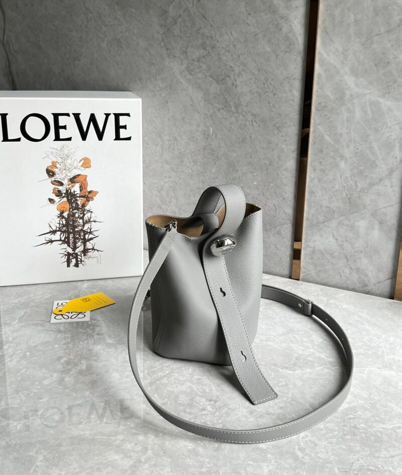 Bolso Pebble Bucket mini Loewe - Imagen 6