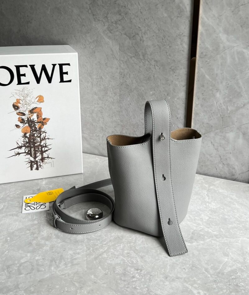 Bolso Pebble Bucket mini Loewe - Imagen 7
