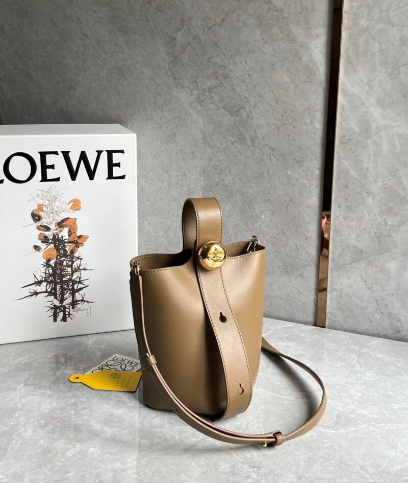 Bolso Pebble Bucket mini Loewe - Imagen 5