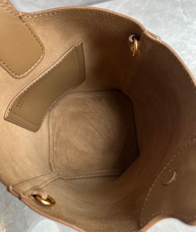 Bolso Pebble Bucket mini Loewe - Imagen 7