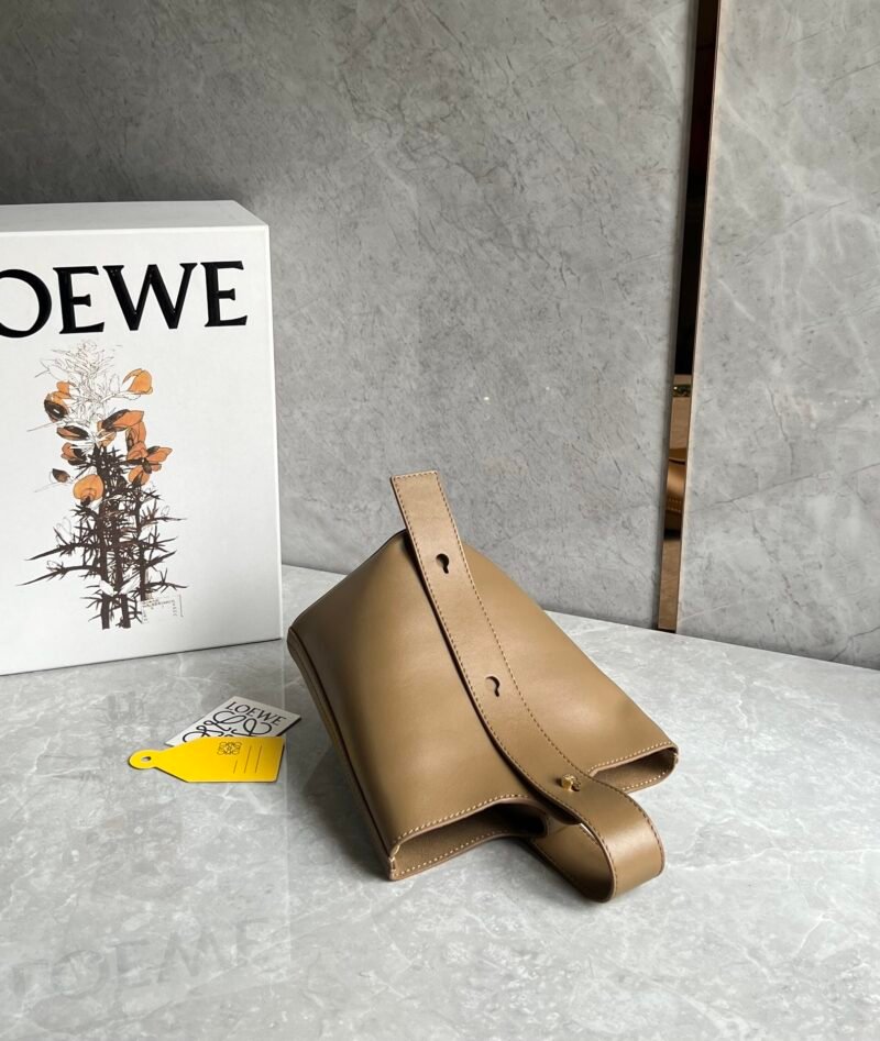 Bolso Pebble Bucket mini Loewe - Imagen 4