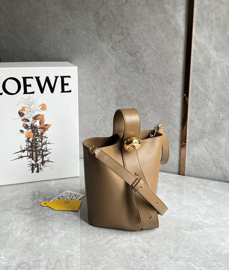 Bolso Pebble Bucket mini Loewe - Imagen 6