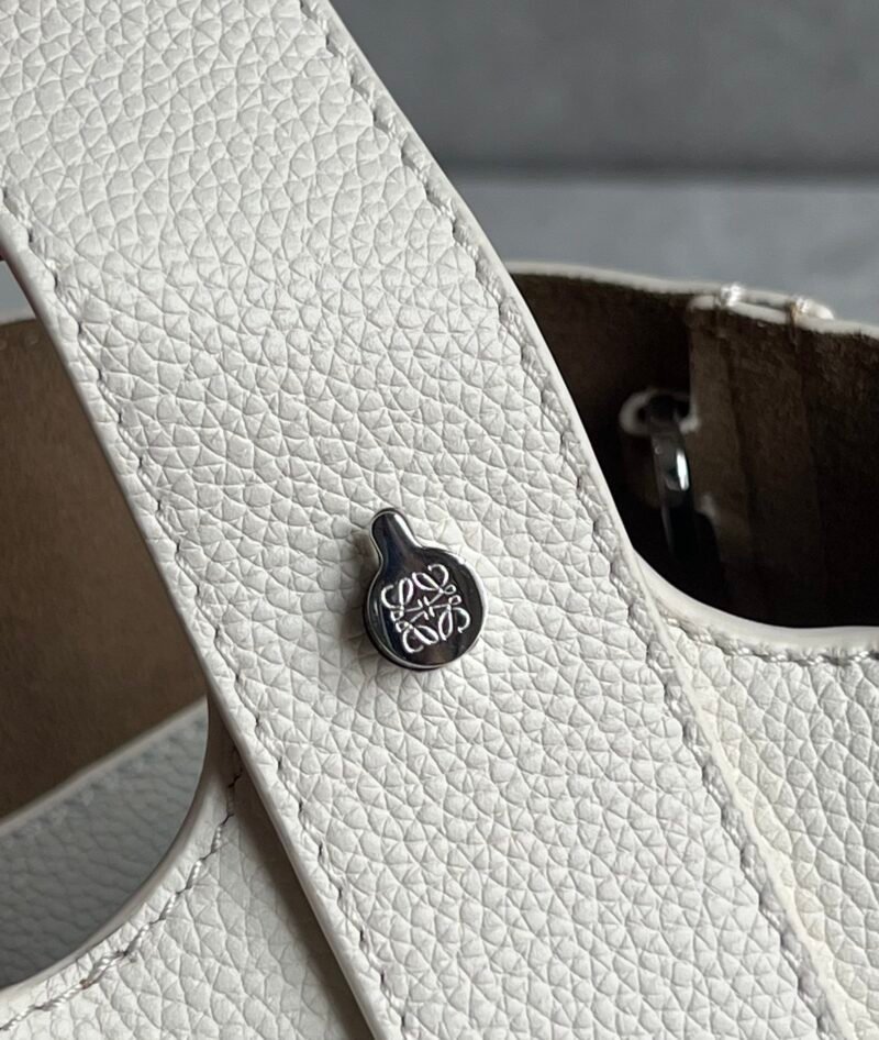 Bolso Pebble Bucket mini Loewe - Imagen 9