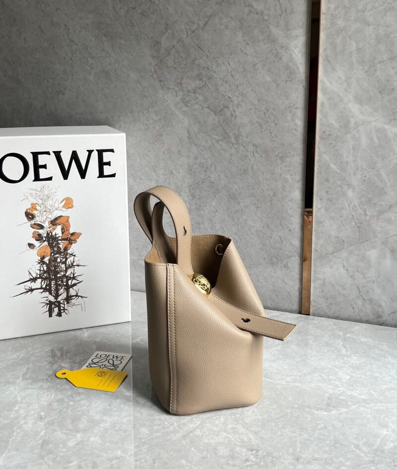 Bolso Pebble Bucket mini Loewe - Imagen 6