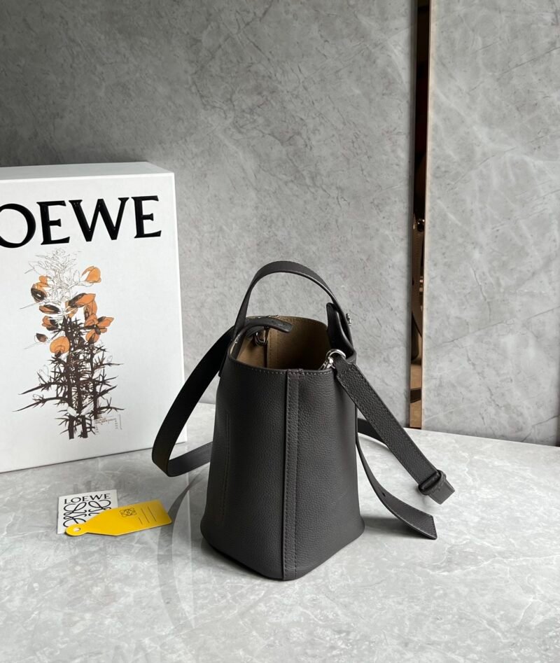 Bolso Pebble Bucket mini Loewe - Imagen 6