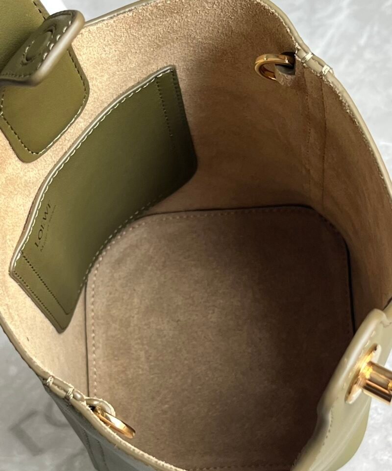 Bolso Pebble Bucket mini Loewe - Imagen 9