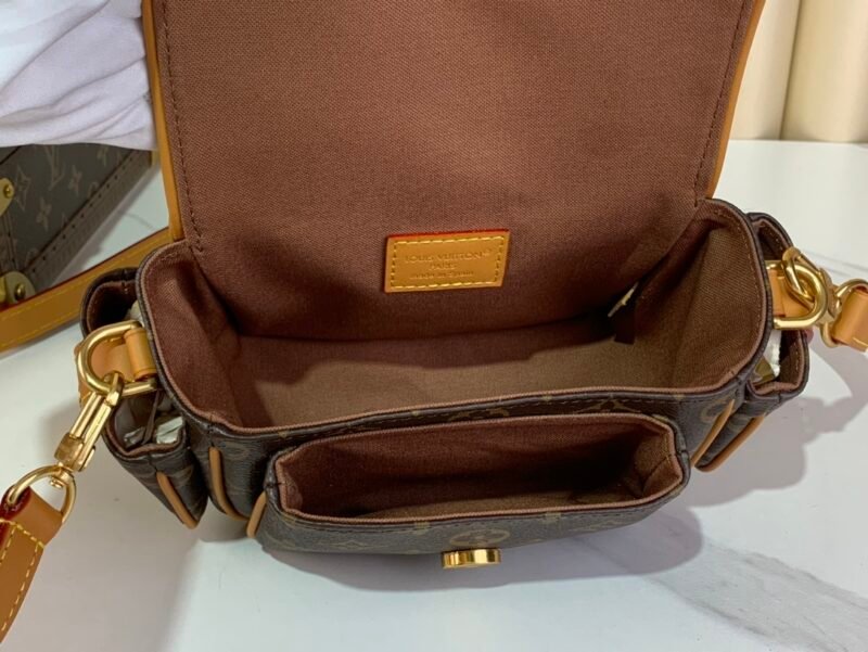 Cartera Cargo con bandolera Louis Vuitton - Imagen 8