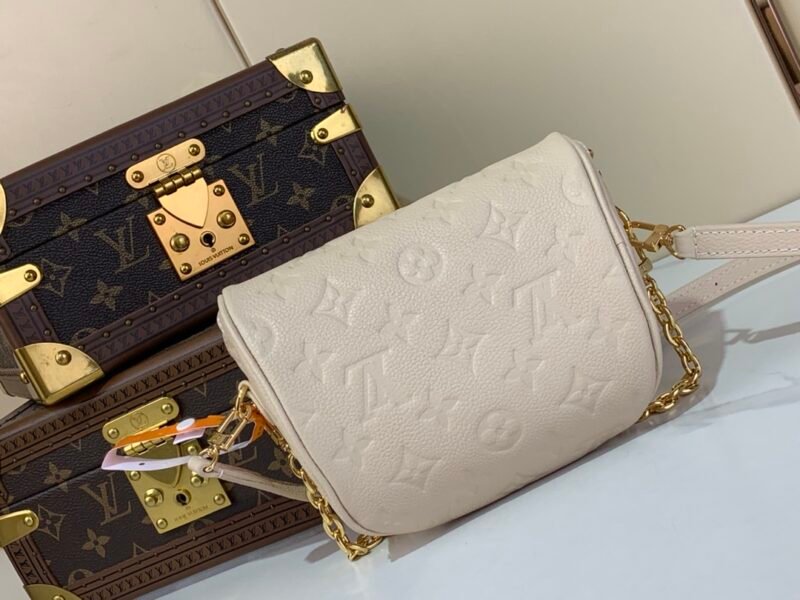 Riñonera Mini Louis Vuitton - Imagen 3