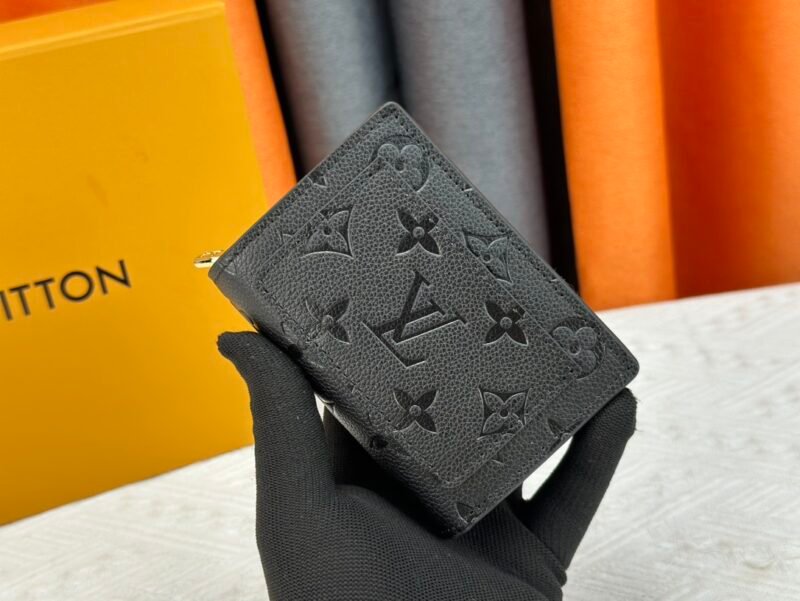 Cartera Clea Louis Vuitton