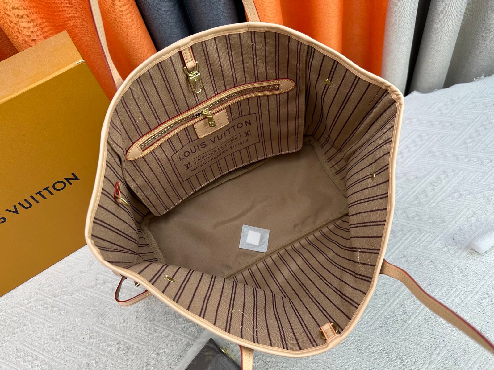 Bolso Neverfull MM Louis Vuitton - Imagen 8